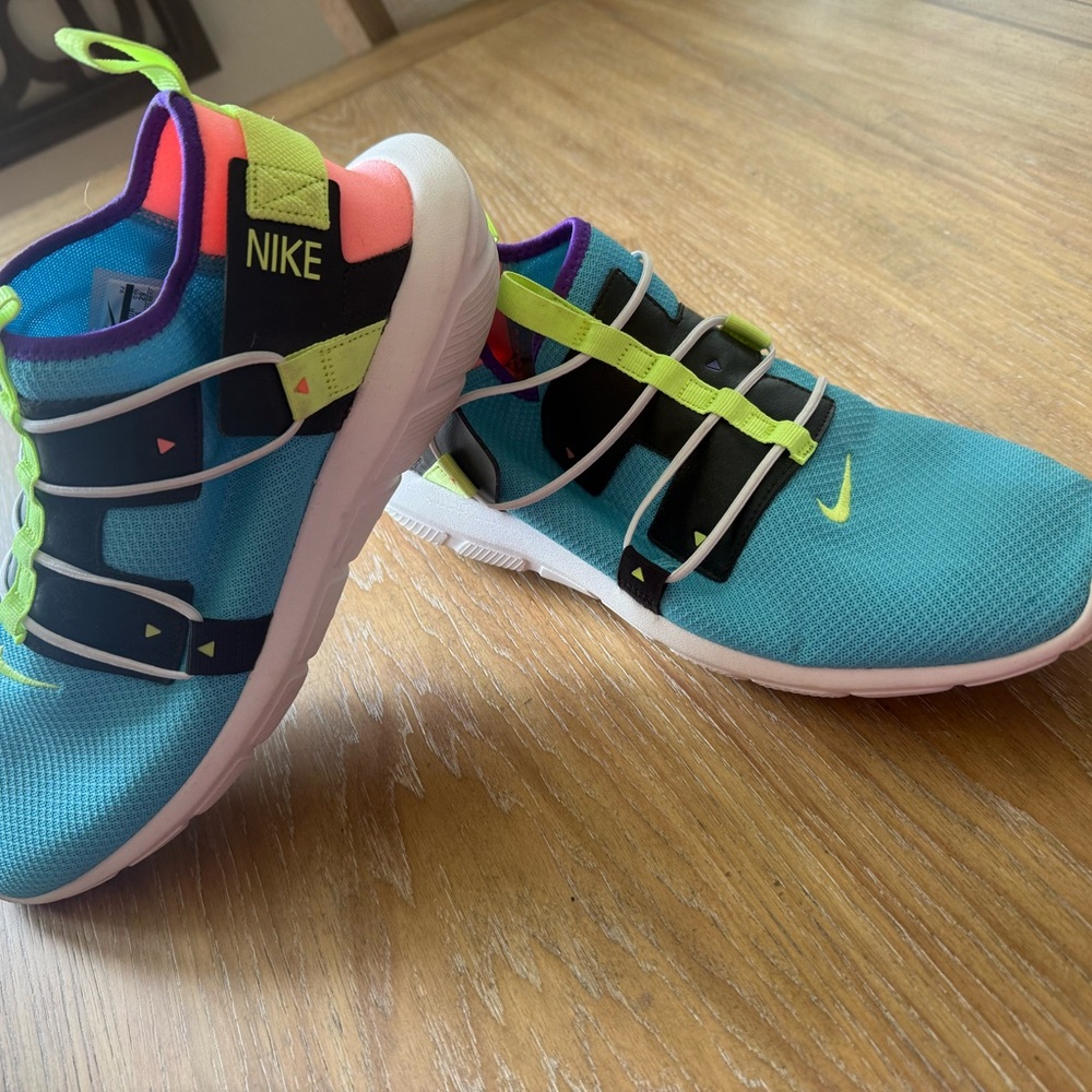 Nike Mens Blue Athletic Sneakers with Neon Accents- size 11
